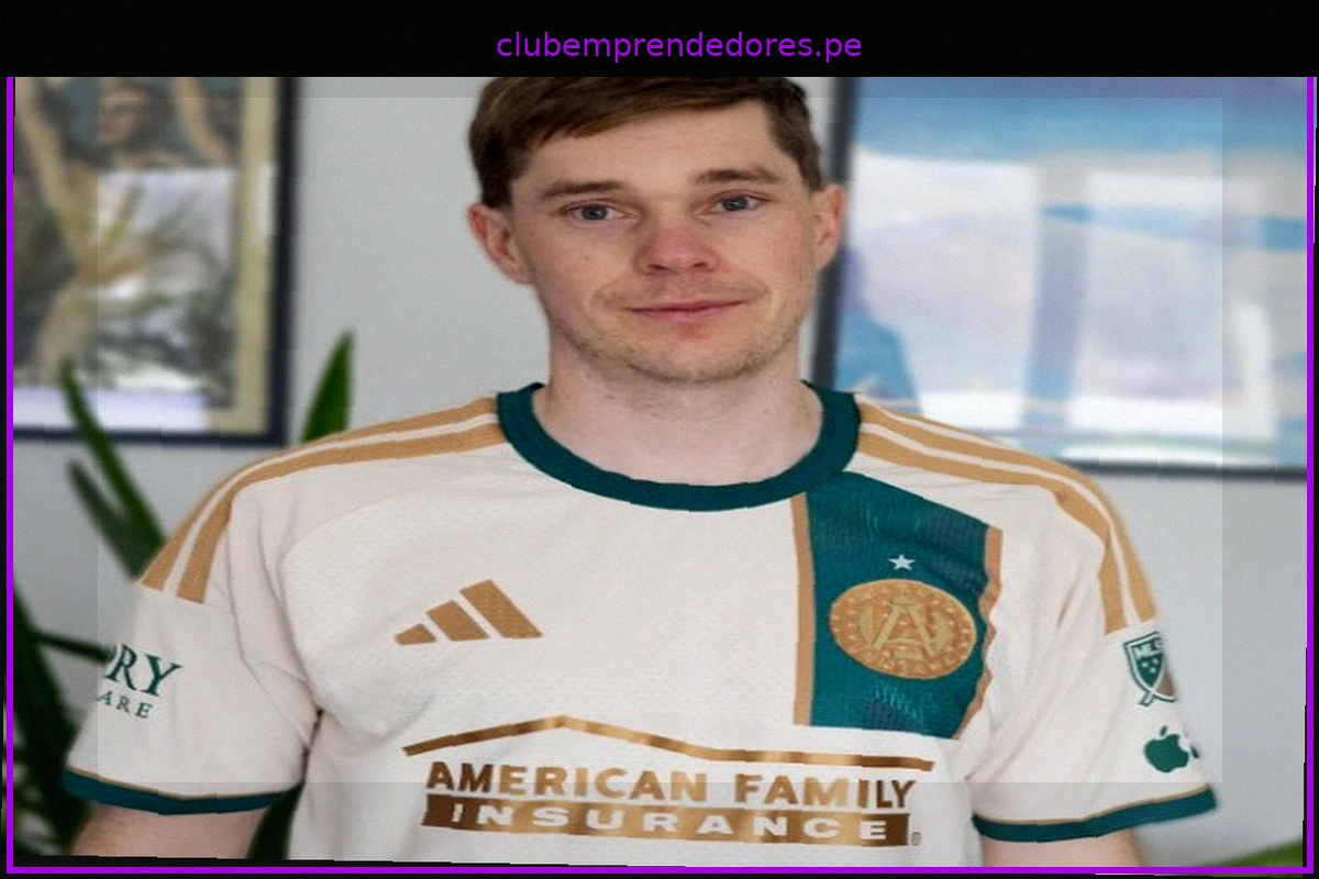 El Regreso Triunfal del Cuello Clásico: Temporada 26-27 Redefine la Moda del Fútbol
